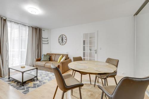 Chic and spacious apart with parking Saint-Germain-en-Laye france