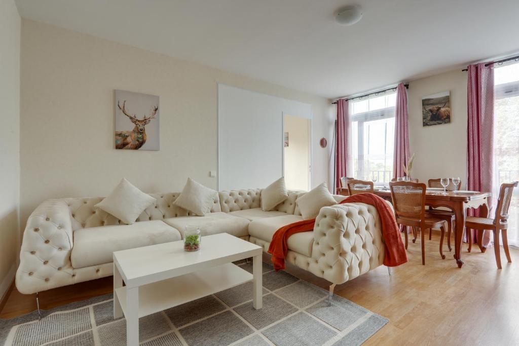 Appartement Chic and spacious apart with parking 6 Résidence de la Theuillerie, 91130 Ris-Orangis