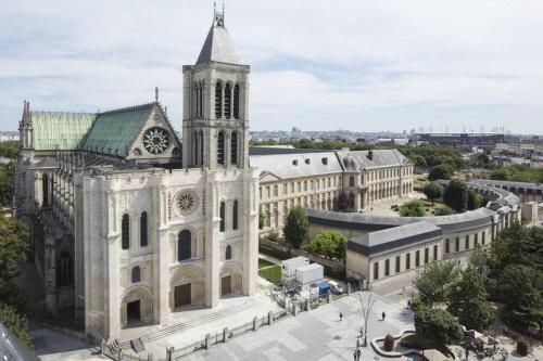 Chic apart with great view of Paris Saint-Denis france