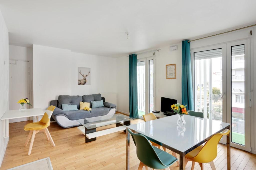 Appartement Chic apart with parking near Paris 280 Boulevard des Provinces Françaises, 92000 Nanterre