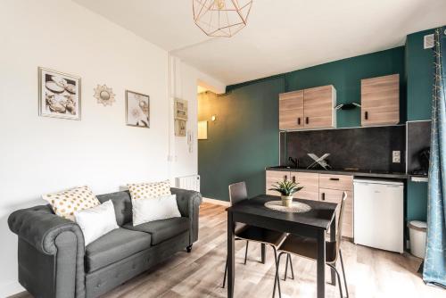 Appartement CHIC B&B + Balcony - Hyper center 46 Rue de Mars Reims