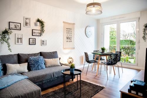 Chic & Cosy Appartement avec Terrasse, Parking Privatif Saint-Grégoire france