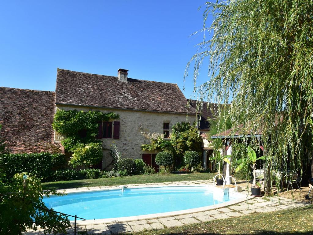 Maison de vacances Chic Holiday Home in Aquitaine with Swimming Pool , 24160 Nanthiat