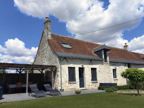 Chic Villa in La Chapelle Blanche Saint Martin with Jacuzzi La Chapelle-Blanche-Saint-Martin france