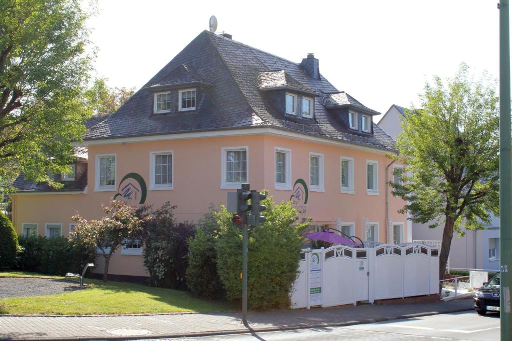 Maison de vacances City Ferienhaus Vulkaneifel Abt-Richard-Str. 14b, 54550 Daun