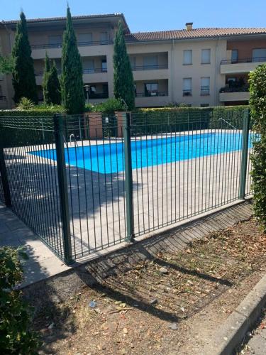 City Rose T2 ensoleillé-piscine-parking privé -fibre -balcon Toulouse france