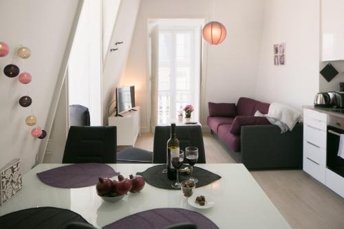 Classic and Comfortable Topfloor Apartment 13 by Lisbonne Collection Lisbonne portugal