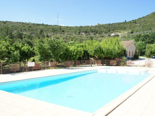 Maison de vacances Classy Holiday Home in Les Vans with Shared Swimming Pool  Chambonas