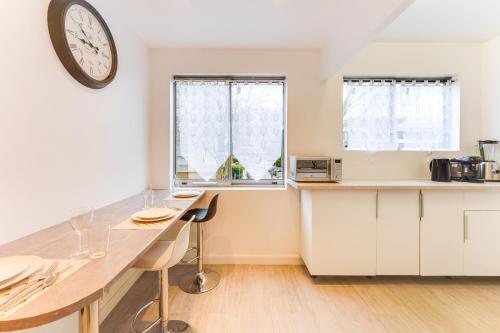 Appartement Clavena Appart Paris Wifi-Parking-Netflix 5 Avenue Garenniere Fresnes