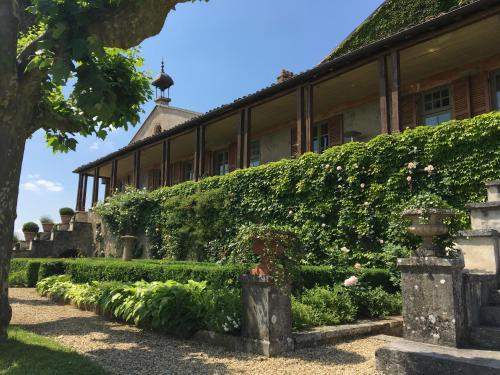 Clos de Mont July, chambres avec vue et terrasse dans demeure historique Ceyzériat france