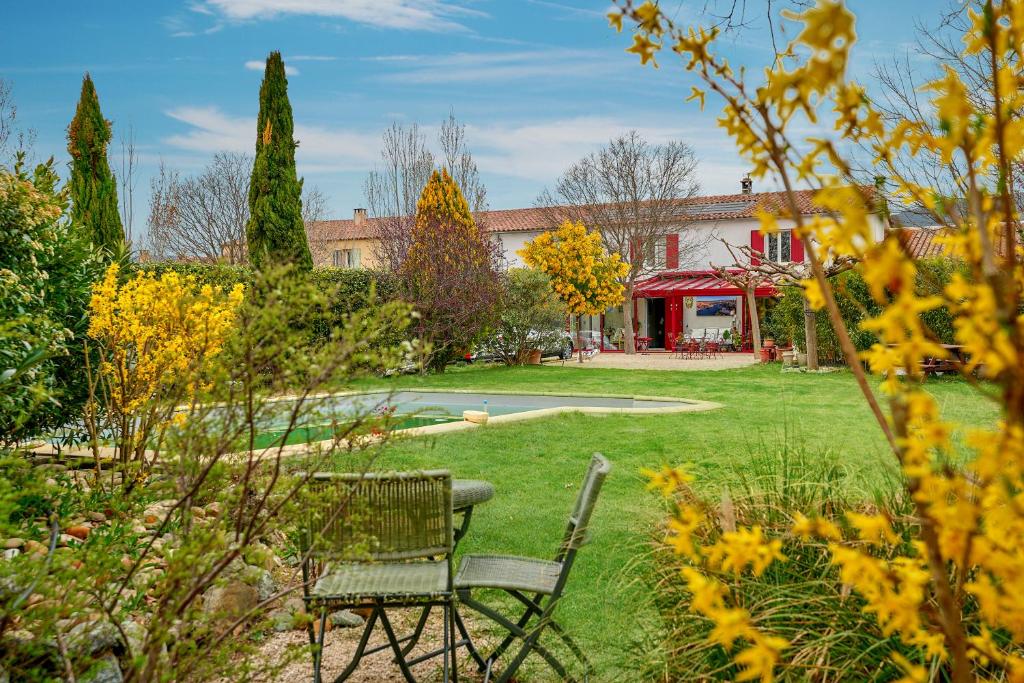 Séjour chez l'habitant Clos des hérissons, chambre mimosa, piscine, jardin 19 Chemin de la Carraire, 84360 Lauris