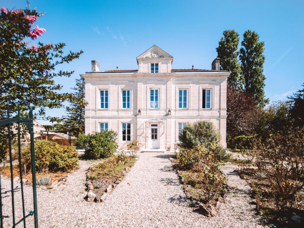 Villa Clos des Maurins Gîte de Charme au cœur des vignes 81 Impasse les Maurins 33240 Vérac, 33240 Vérac