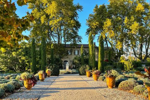 Clos Saint Estève Le Thor france