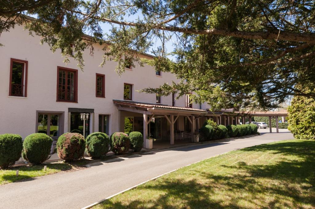 Hôtel Clos St Eloi, The Originals Relais (Relais du Silence) 49 Avenue Général de Gaulle, 63300 Thiers