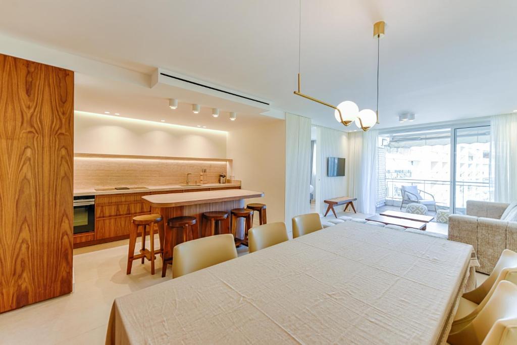 Appartement CMG - Luxueux appartement avec terrasse 6P / 3BR - Grand Hotel 45 Boulevard de la Croisette, 06400 Cannes