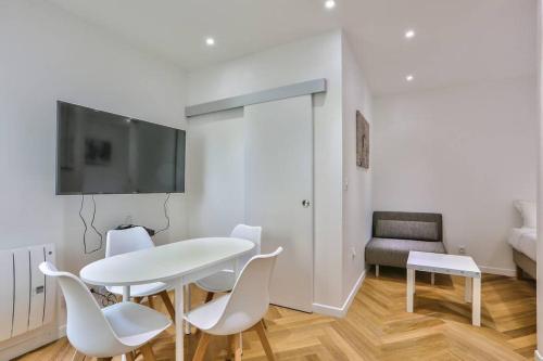 Appartement CMG Montorgueil/ Grands Boulevards 9 Rue de la ville Neuve Paris