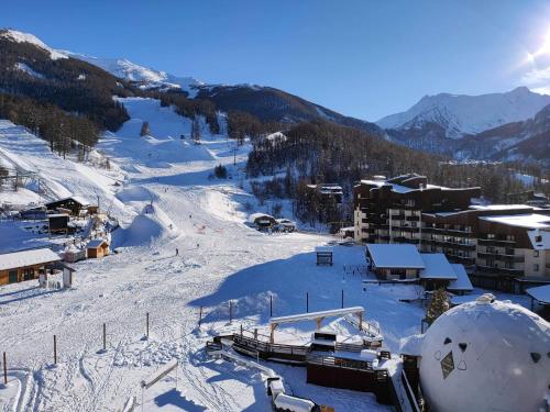 Appartement Cocon d'altitude - Studio avec vue sur les pistes 8ème étage Résidence le Boussolenc Les Orres