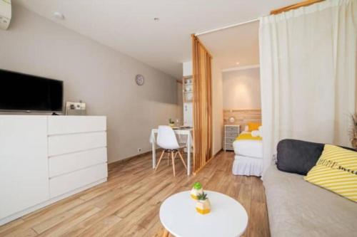 Appartement Cocoon Center - Rue d'antibes - 200m plage- Clim - wifi - Unique 156 Rue d'Antibes Cannes