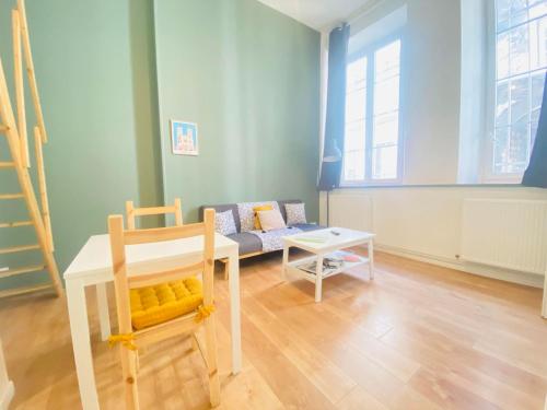 Appartement Coeur de ville, appartement moderne avec mezzanine rdc g 22 Rue Serurier Laon