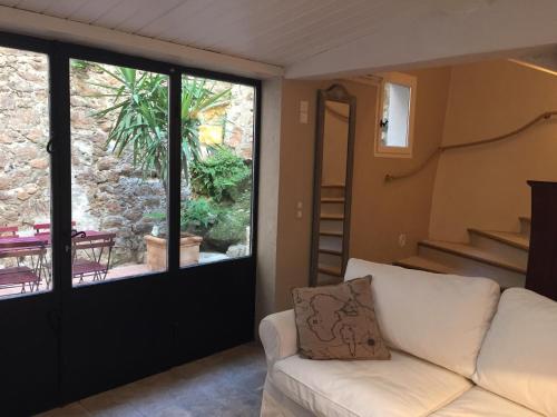 Appartement Coeur du Suquet 8 Rue Louis Perrissol Cannes