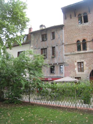 COEUR HISTORIQUE Appartement T3 dans bâtisse XVème Cahors france