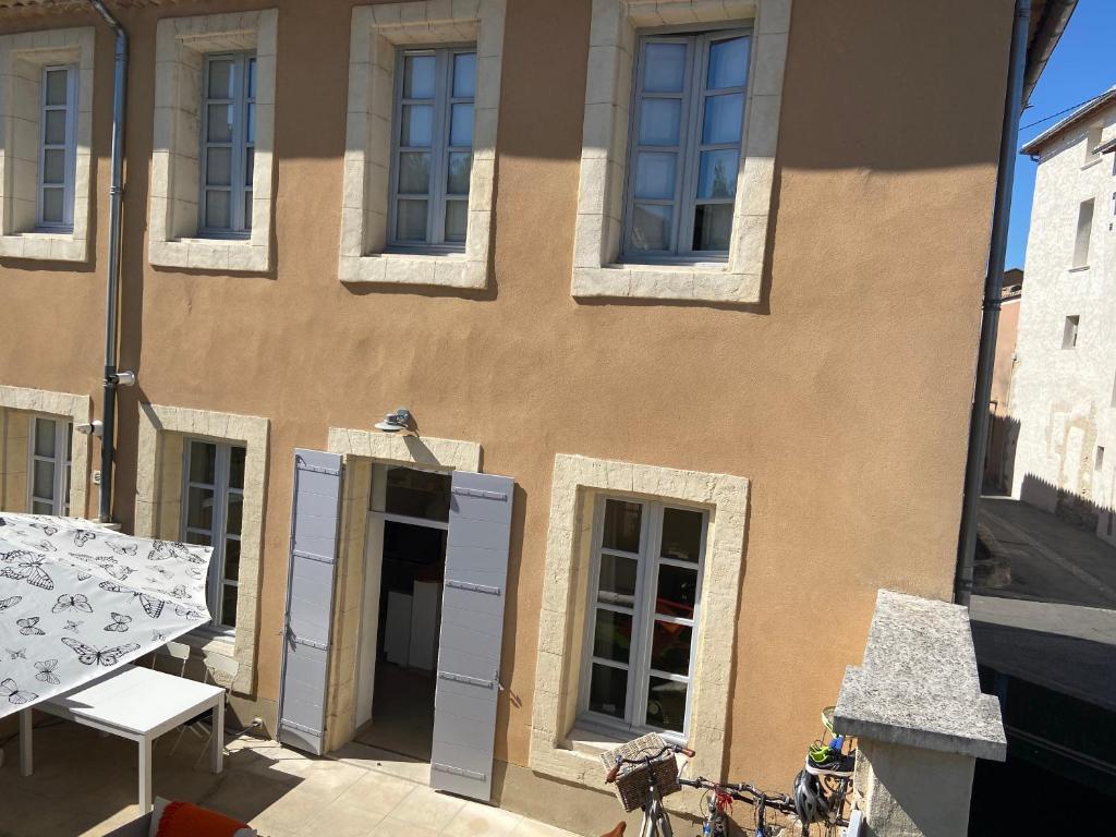 Maison de vacances Coeur historique, maison au calme avec cour extérieure privée 12 Rue Alfred Musset, 84800 LʼIsle-sur-la-Sorgue