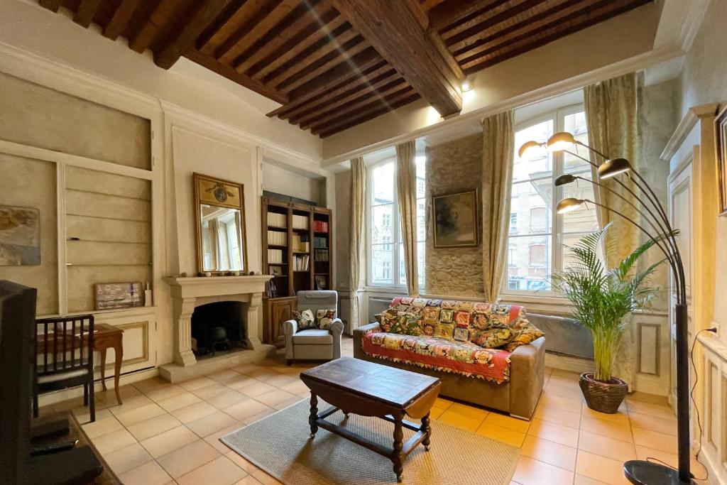 Maison d'hôtes Coeur Vieux Lyon, 60 M2 lumineux tout confort 22 Rue Lainerie, 69005 Lyon