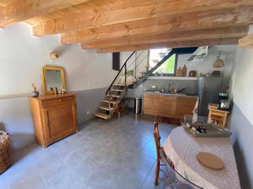 Maison de vacances Collias, jolie maison de village typique + parking 24 Grand Rue Collias