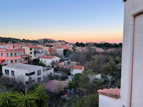 Appartement Collioure, bel appartement de 40m2 avec balcon et parking residence Lléventina rue Taillefere à Collioure Collioure