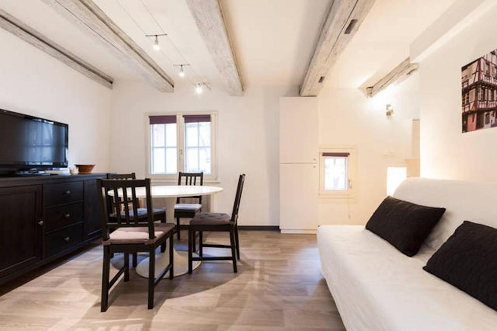 Appartement COLMAR city center Little Venise - GITE D'INES - TripAlsace 23 rue Turenne, 68000 Colmar