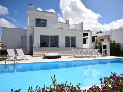 Comfortable detached villa with private pool and beautiful views Nadadouro portugal