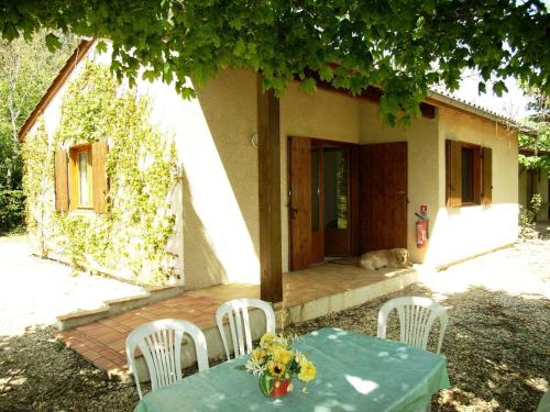 Comfortable house with terrace in south Dordogne Gavaudun france