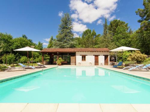 Maison de vacances Comfy Holiday Home in Bourgnac with Swimming Pool  Bourgnac