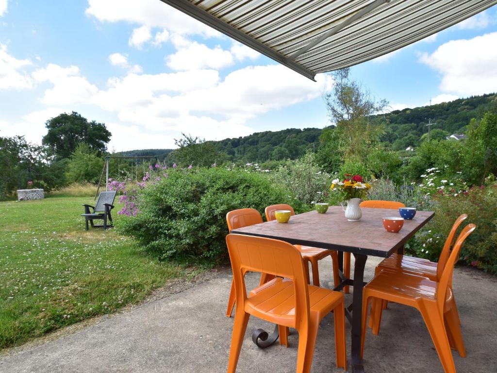 Maison de vacances Comfy holiday home in Crux La Ville with fenced garden , 58330 Crux-la-Ville