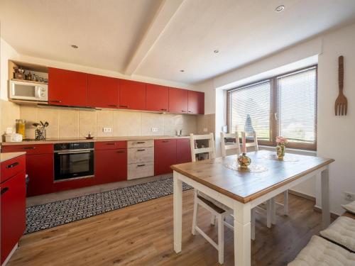 Maison de vacances Comfy Holiday Home in Longkamp with Garden and Terrace  Longkamp