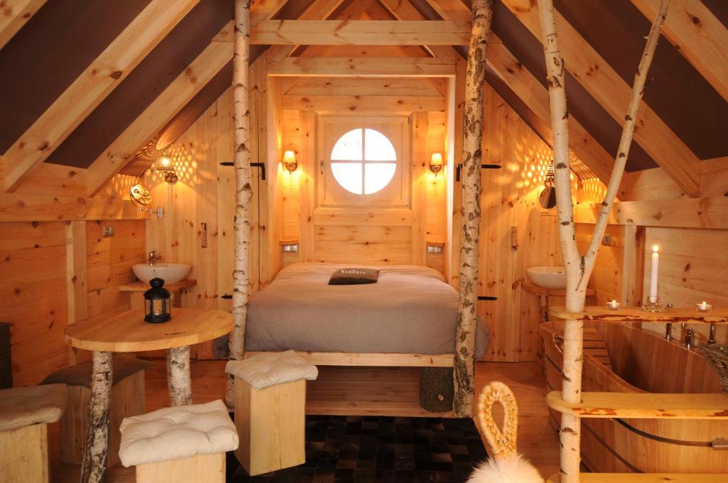 Cabane Lodge Domaine du Lac Chambon Plage Est, 63790 Murol