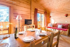 Skissim Select - Chalets Le Grand Panorama II 3* by Travelski