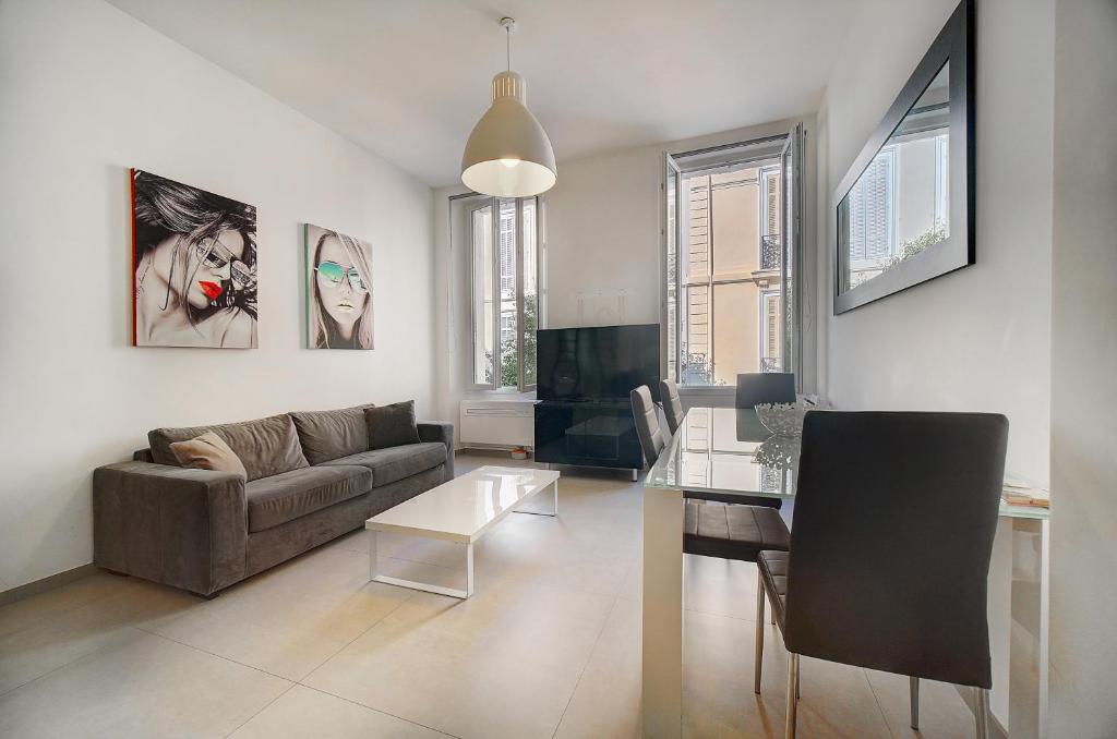 Appartement CON1 - 2 pièces + mezzanine, centre ville CON1 26 Rue Hoche, 06400 Cannes