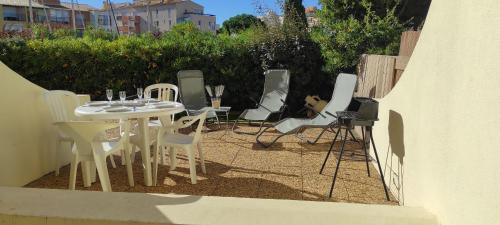 Appartement CONFORTABLE APPARTEMENT GRANDE TERRASSE PISCINE PARKING CLIM 106 résidence les pêcheurs 10 Rue de la Toison d'Or Le Cap d\'Agde