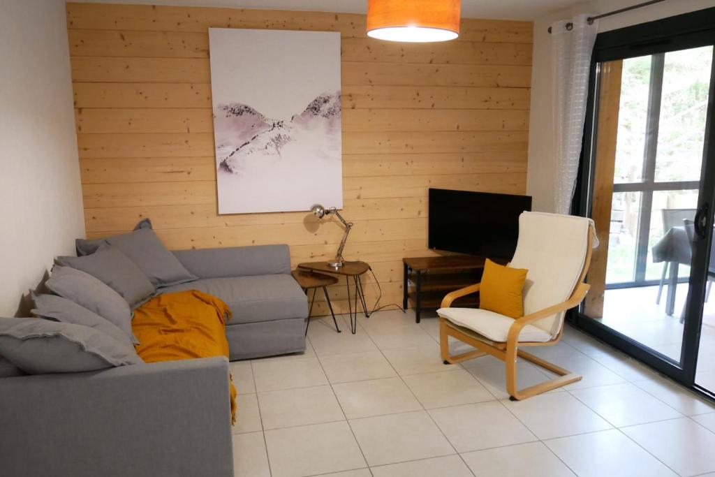 Appartement Confortable Apt With Véranda In Briancon 8 Rue Général Colaud, 05100 Briançon