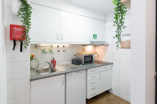 Appartement Cool Flat - City Center near Aliados 82 Rua do Doutor Alfredo Magalhães 2ºF Porto