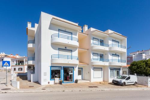 Appartement CoolHouses Algarve Luz, 2 Bed top floor flat, amazing sea view, central. Delicia do Sol Rua 25 de Abril, Lote 28 2ºEsqº Luz