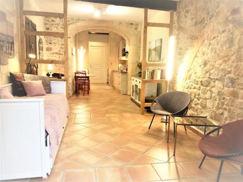 Appartement Coquet studio au pied des arènes, wifi 20 Rue Augustin Tardieu Arles