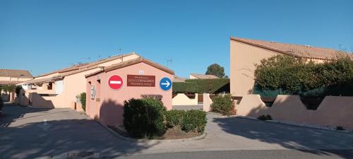 Maison de vacances CORALINES - Villa en residence avec piscine 53 Rue Francis Carco Saint-Cyprien