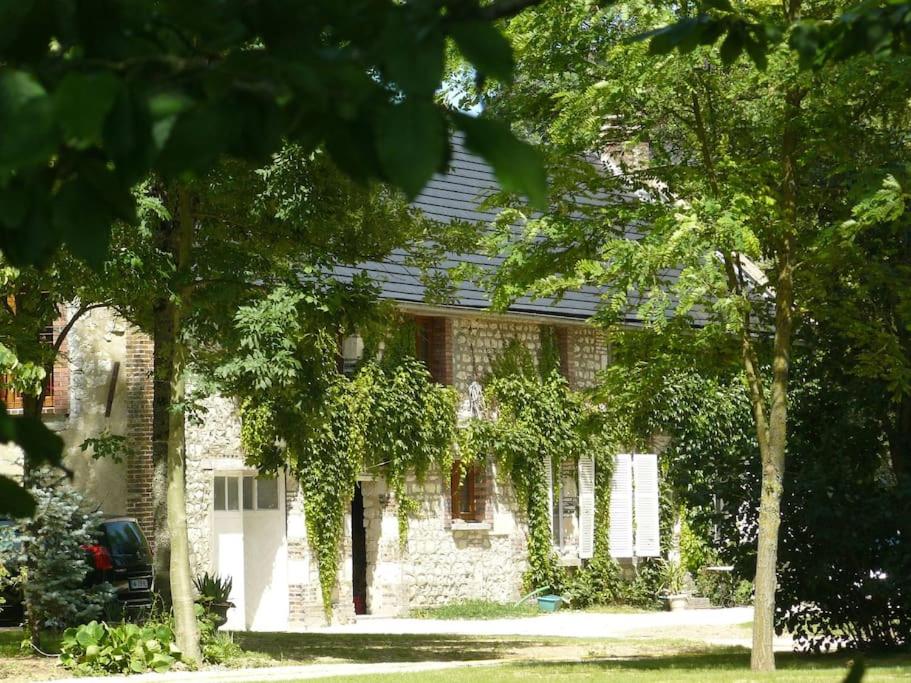 Villa corps de ferme avec piscine et chevaux 4 Rue du Trianon, 89210 Venizy