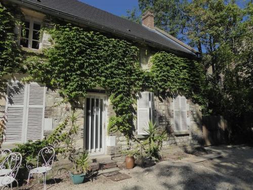 Villa corps de ferme avec piscine et chevaux 4 Rue du Trianon Venizy