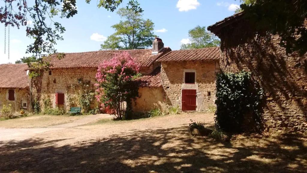 Maison de vacances Corps de ferme périgourdin restauré 1493 route des biches, 24300 Villars