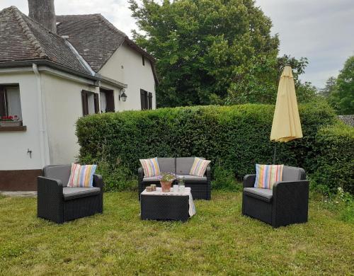 Cosy 2 bedroom house with garden and terrace Ségur-le-Château france