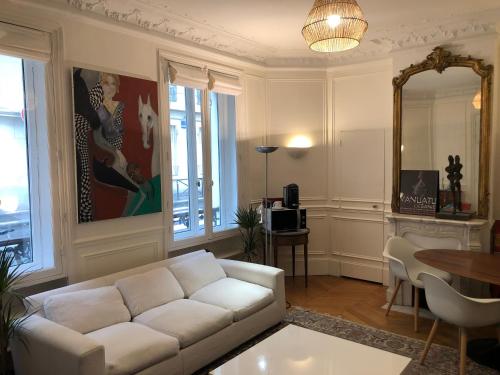 Cosy 2 room 50m2 Parisian classic flat - Passy, 16th arrondissement, near Eiffel Tower Paris france