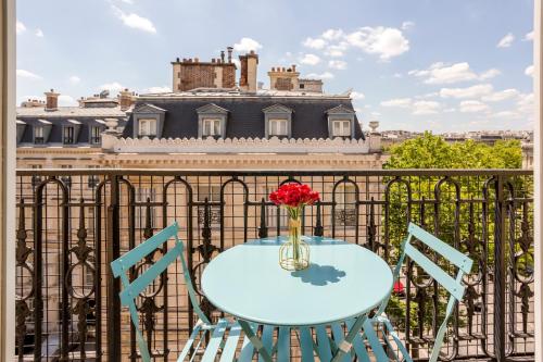 Appartement Cosy 4 bedrooms with Balcony - Champs Elysees 14 Rue de Tilsitt Paris